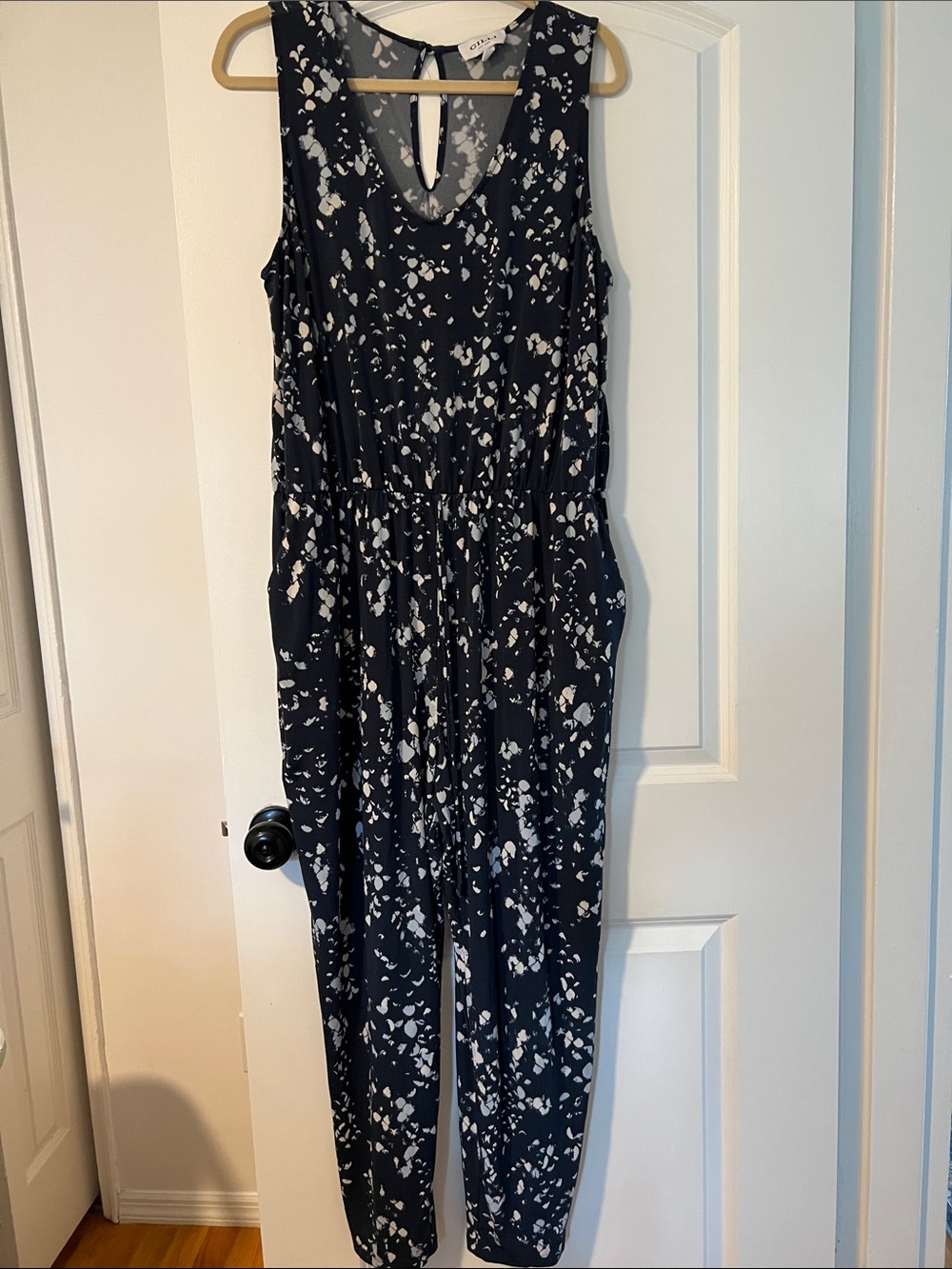 Gilli Sleeveless Navy and White Printed Jumpsuit